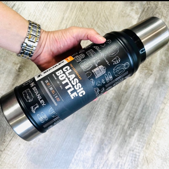 Eddie Bauer Other - Eddie Bauer The Legendary Classic Bottle Medium 1QT - .94 L